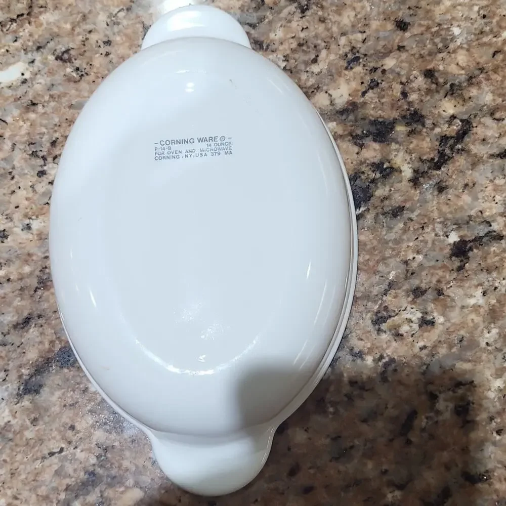 Corning Ware White Casserole Dish with Glass Lid P-14-B  14 oz